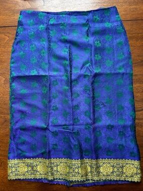 Sharagano Paris EUC sexy vintage embroidered silky jewel tone knee pencil skirt.